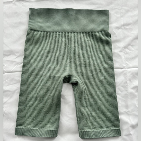 Green Short - Size S - Picture 1 of 2
